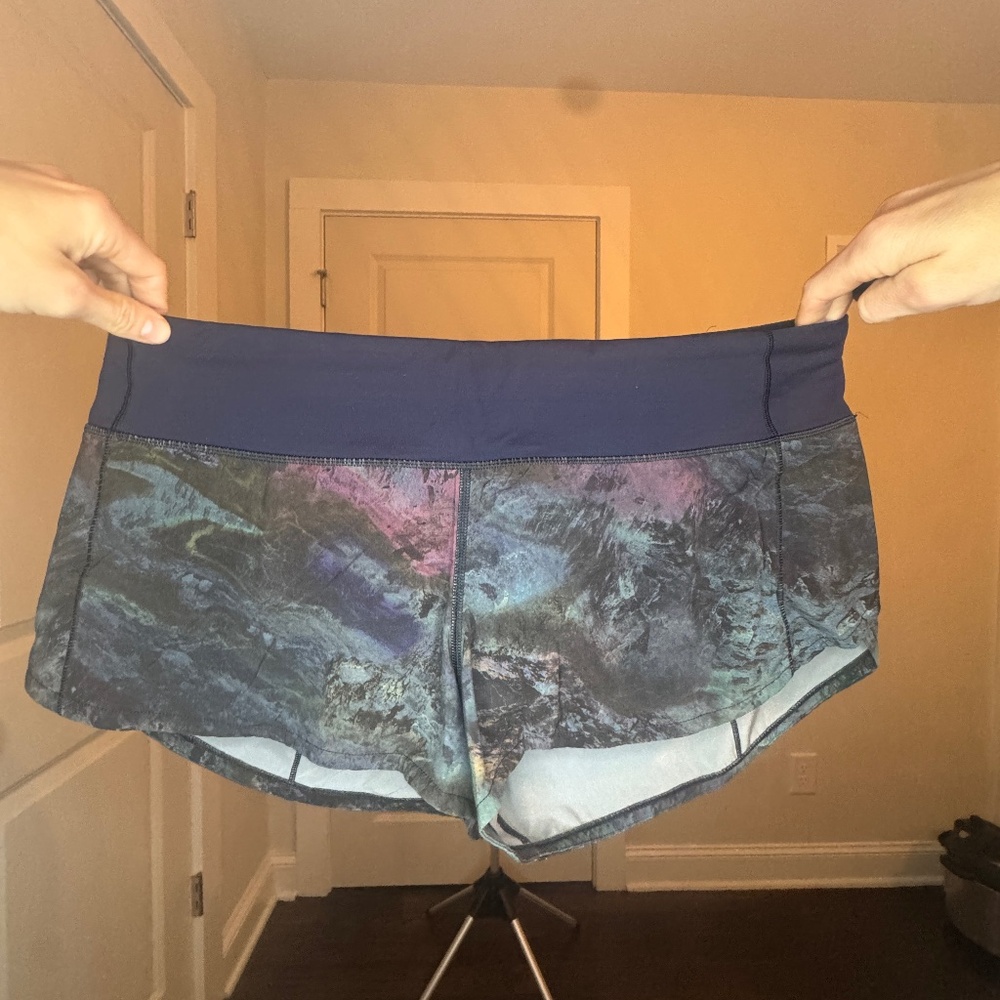 Lululemon Speed Up Short 2.5" – Watercolor Marble Print + Navy Waistband – Size